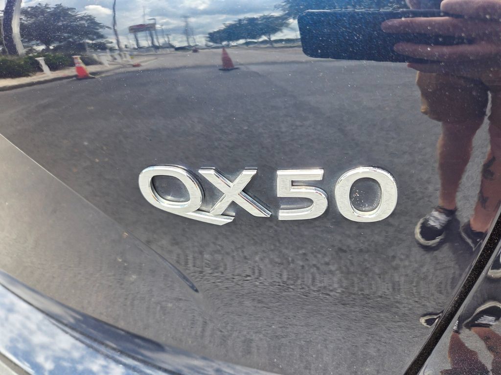 Used 2020 INFINITI QX50 Luxe FWD image 12