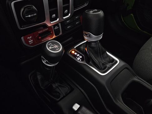 Used 2025 Jeep Wrangler Sport AWD/4WD image 15