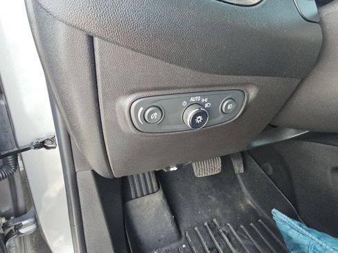 Used 2023 Chevrolet Equinox Premier image 22