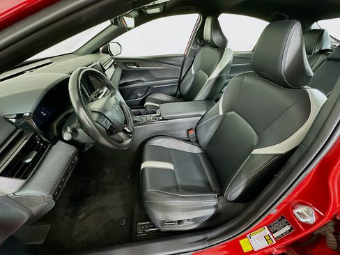 Used 2025 Toyota Camry SE FWD image 13