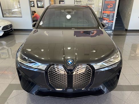 Used 2022 BMW iX xDrive50 w/ Premium Package AWD/4WD image 9