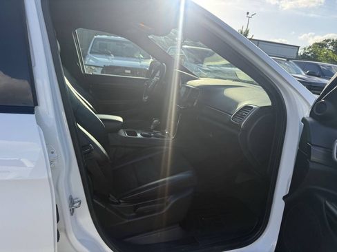Used 2021 Jeep Grand Cherokee Laredo X RWD image 10