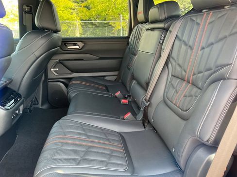 Used 2025 Nissan Armada PRO-4X AWD/4WD image 11