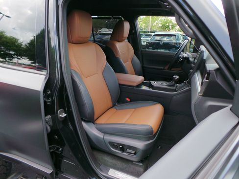 Used 2025 Lexus GX 550 w/ Cold Area Package AWD/4WD image 24