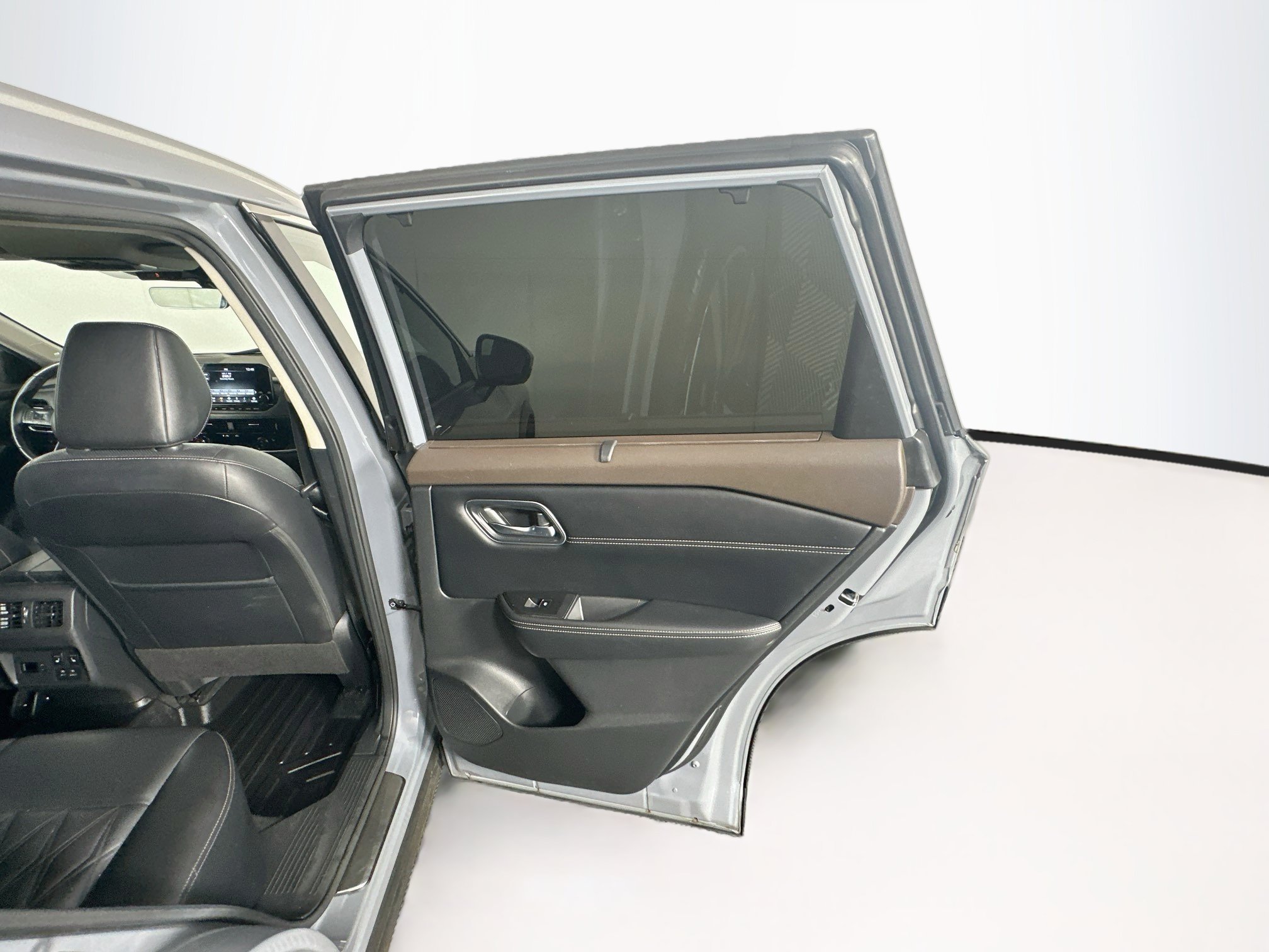 Used 2022 Nissan Rogue Platinum w/ Head-Up Display Package FWD image 31