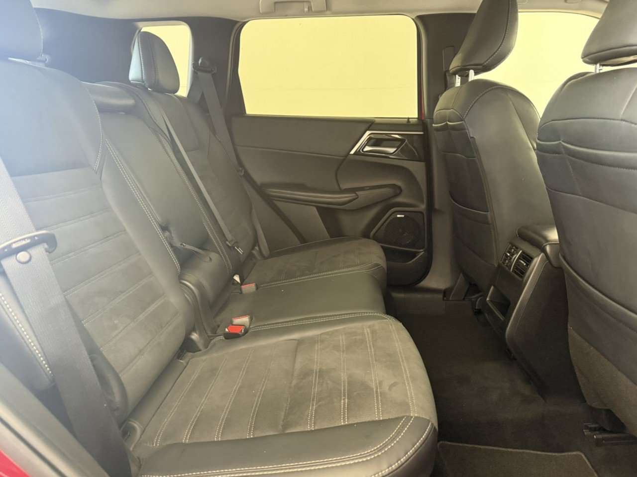 Used 2025 Mitsubishi Outlander SE AWD/4WD image 13