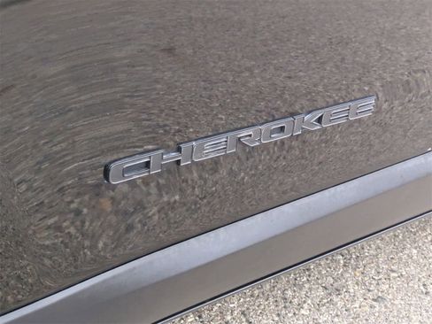 Certified 2020 Jeep Cherokee Latitude Plus image 13