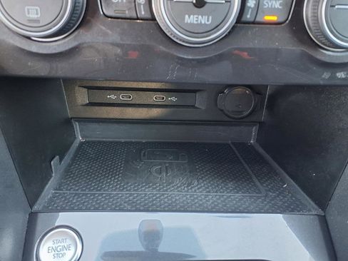 Used 2021 Volkswagen Tiguan SE w/ Panoramic Sunroof Package image 50