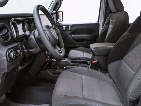 Used 2026 Jeep Gladiator Mojave AWD/4WD image 9