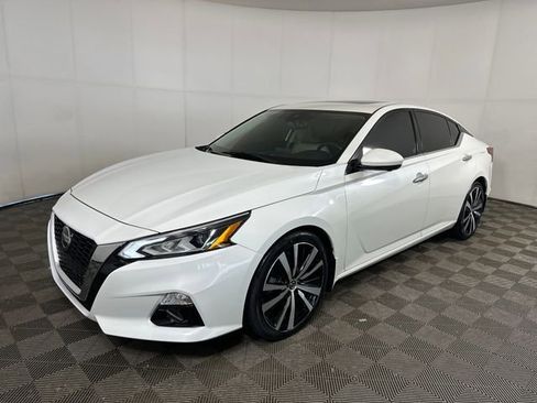 Used 2020 Nissan Altima 2.0 Platinum FWD image 7