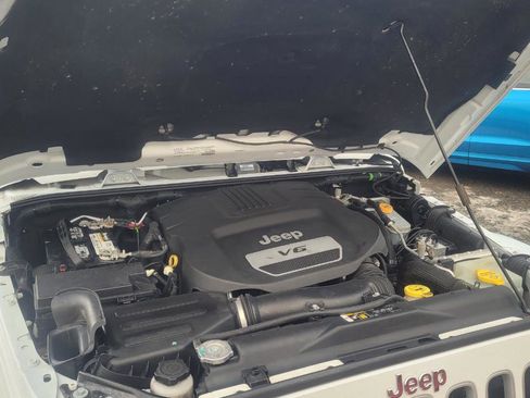 Used 2017 Jeep Wrangler Unlimited Sahara w/ Connectivity Group image 35