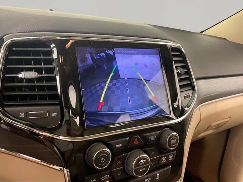 Used 2019 Jeep Grand Cherokee Limited AWD/4WD image 13