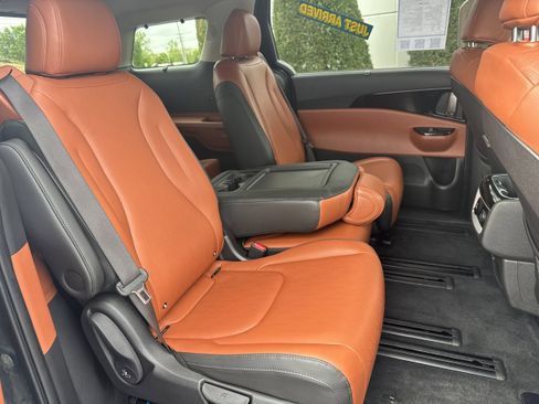 Used 2022 Kia Carnival SX image 14