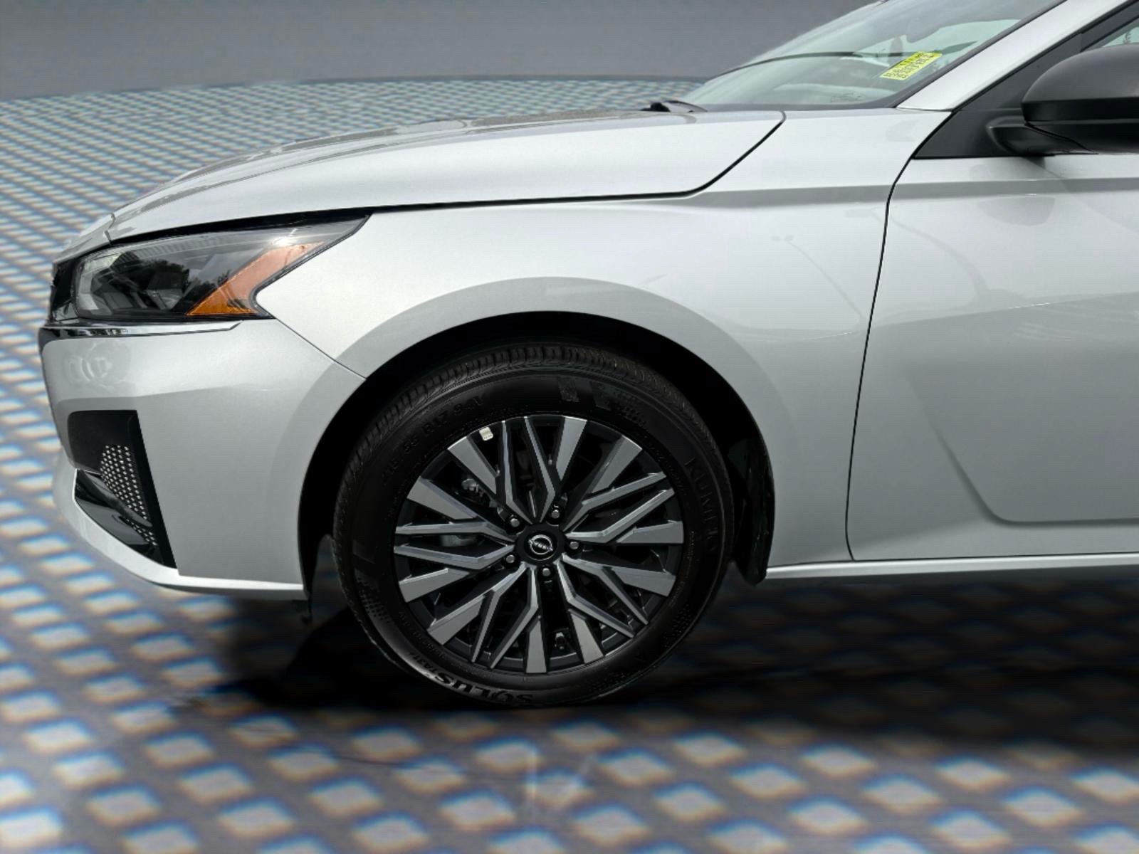 Used 2025 Nissan Altima 2.5 SV AWD/4WD image 11