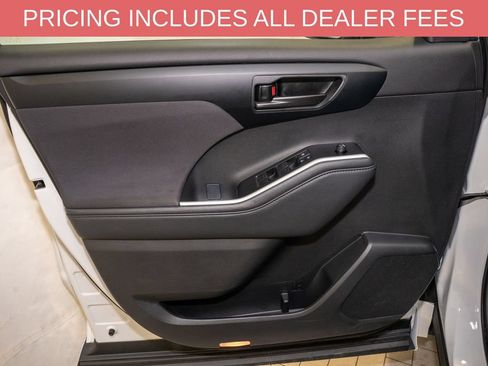 Certified 2025 Toyota Highlander LE AWD/4WD image 12