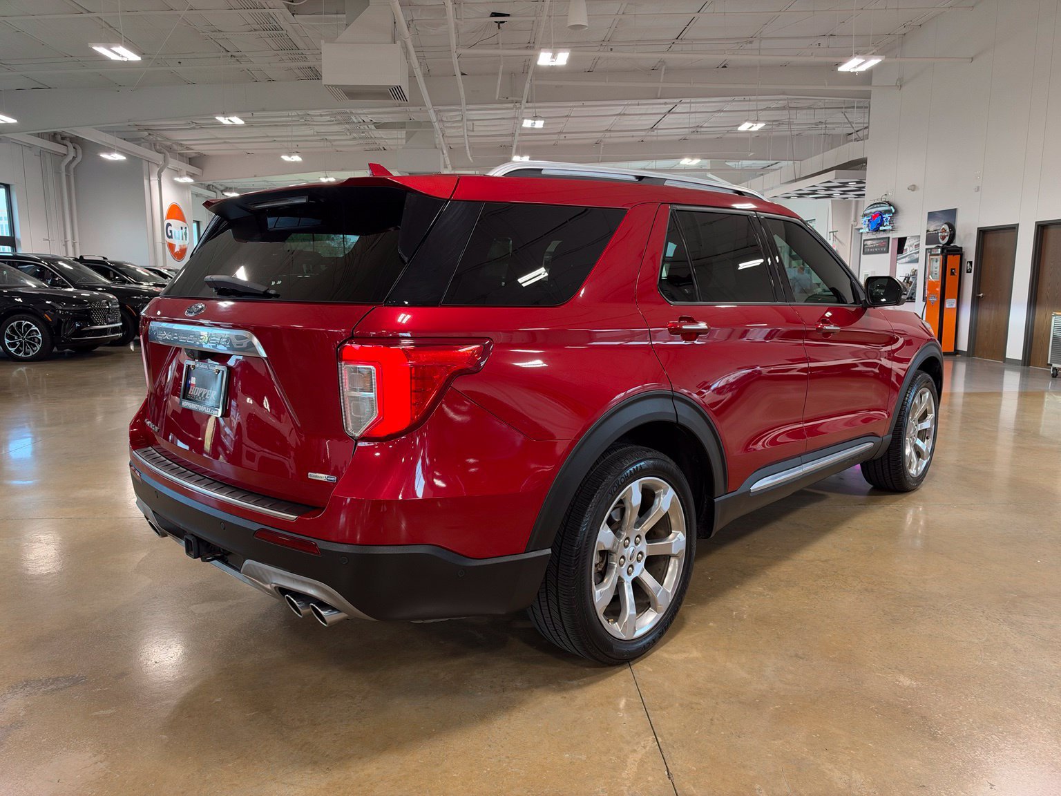 Used 2020 Ford Explorer Platinum w/ Premium Technology Package AWD/4WD image 8