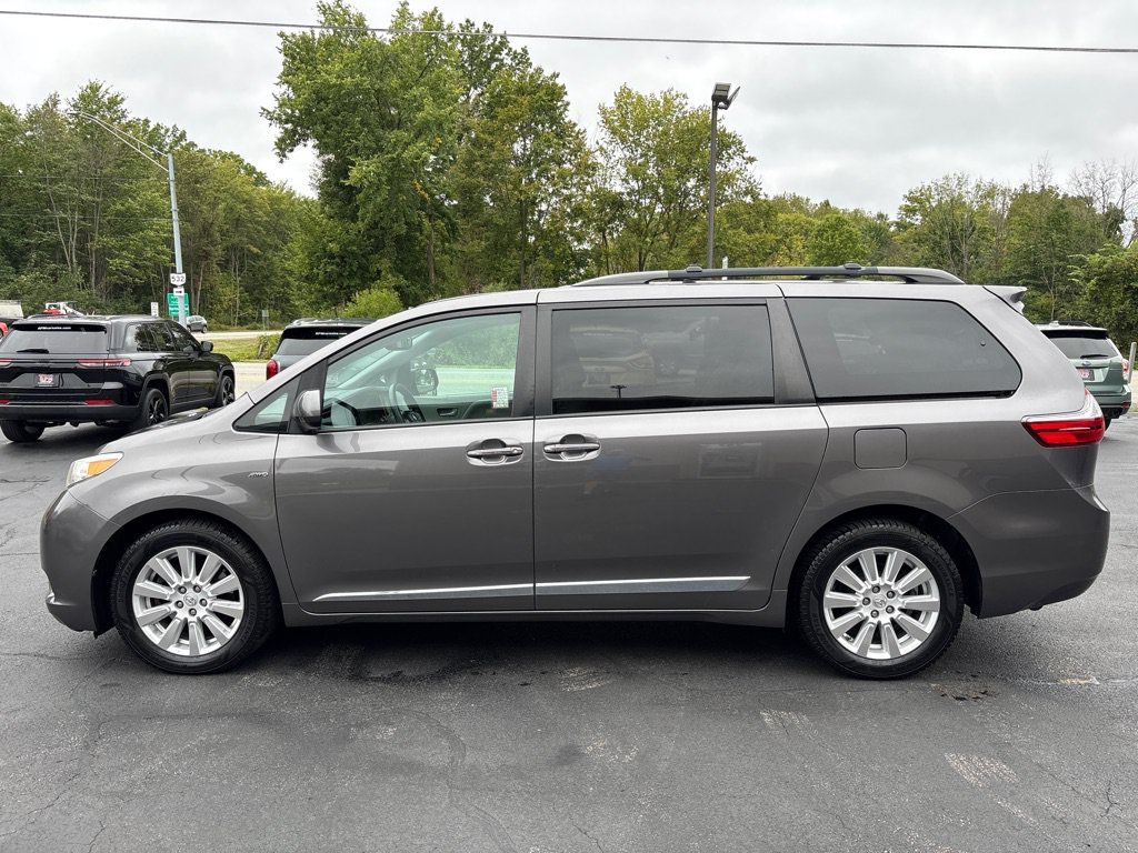 Used 2017 Toyota Sienna XLE Premium AWD/4WD image 4