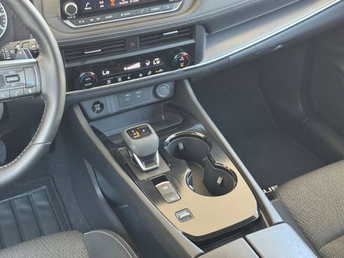 Used 2025 Nissan Rogue SV FWD image 43
