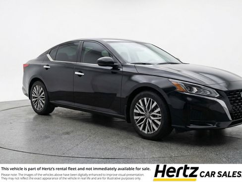 Used 2025 Nissan Altima 2.5 SV FWD image 1