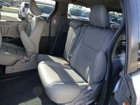 Used 2016 Toyota Sienna XLE image 14