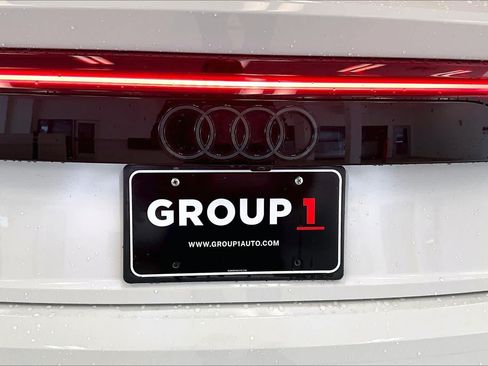 Used 2025 Audi SQ8 Prestige AWD/4WD image 29