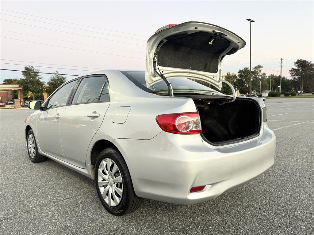 Used 2012 Toyota Corolla LE FWD image 35