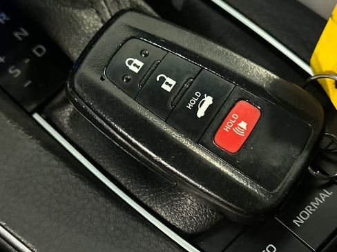 Used 2021 Toyota Avalon Limited w/ Advanced Safety Package FWD image 27