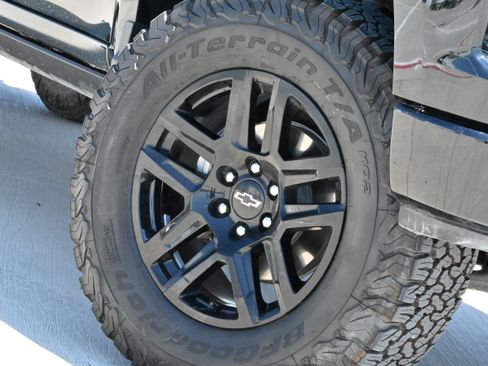Used 2023 Chevrolet Silverado 1500 LT Trail Boss w/ LT Trail Boss Premium Package AWD/4WD image 11