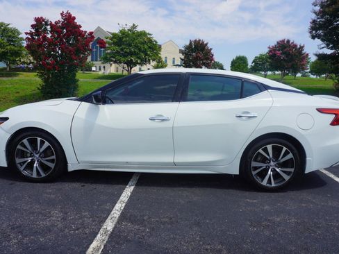 Used 2017 Nissan Maxima 3.5 S w/ Interior Lighting Package FWD image 2