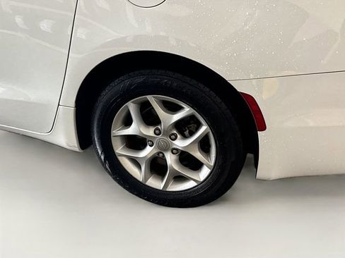 Used 2019 Chrysler Pacifica Touring Plus w/ Tire & Wheel Group image 30