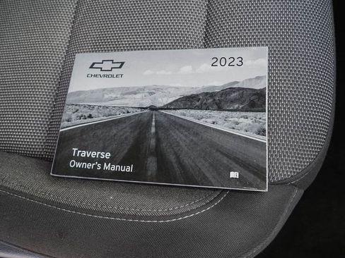Used 2023 Chevrolet Traverse LT FWD image 38