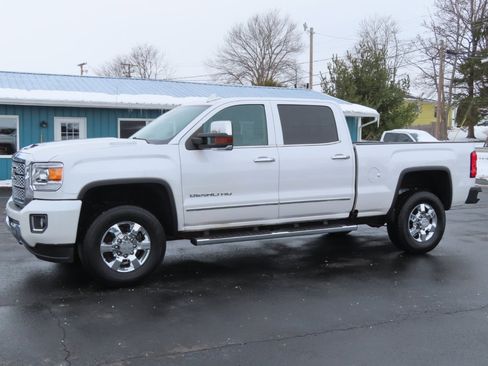 Used 2019 GMC Sierra 3500 Denali w/ Duramax Plus Package image 2