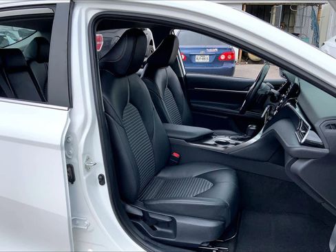 Used 2024 Toyota Camry SE image 8