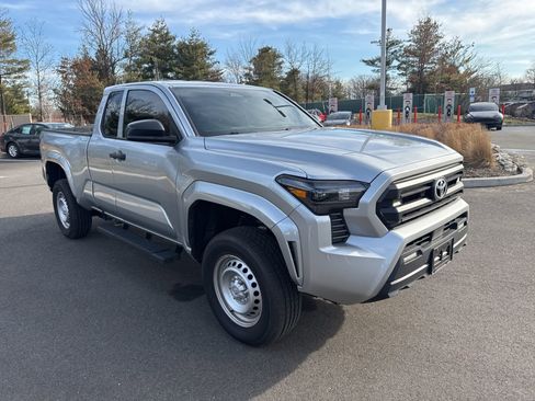 Used 2025 Toyota Tacoma SR image 3