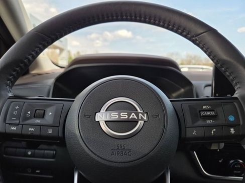 Used 2023 Nissan Rogue SL w/ SL Premium Package image 32