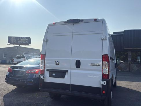 Used 2025 RAM ProMaster 2500 w/ Convenience Group FWD image 2