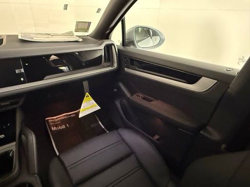 New 2026 Porsche Cayenne Coupe image 23