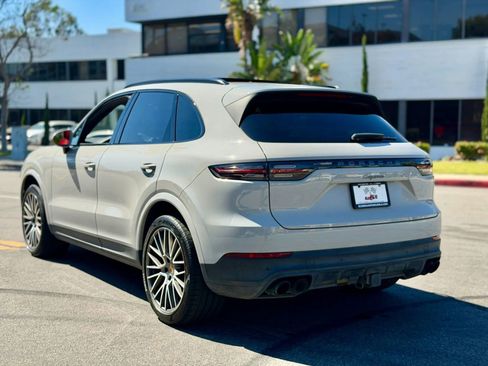 Used 2023 Porsche Cayenne Platinum Edition image 21