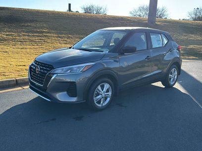 New 2025 Nissan Kicks Play S
