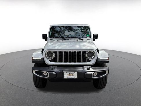 Used 2025 Jeep Wrangler Unlimited Sahara AWD/4WD image 2