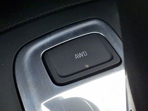 Used 2020 Chevrolet Equinox LS image 24