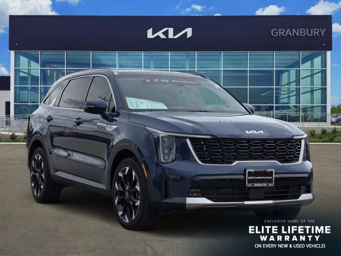 Certified 2025 Kia Sorento EX w/ Panoramic Sunroof Package FWD image 3