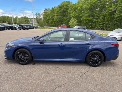 Used 2026 Toyota Camry SE AWD/4WD image 3