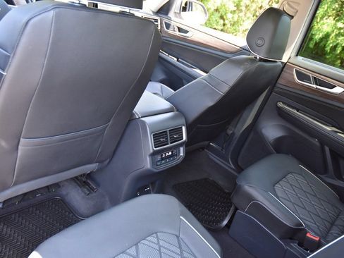 Used 2025 Volkswagen Atlas SEL Premium R-Line AWD/4WD image 31