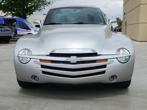 Used 2005 Chevrolet SSR w/ Preferred Equipment Group RWD image 8
