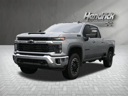 Used 2024 Chevrolet Silverado 2500 LT w/ Safety Package image 6