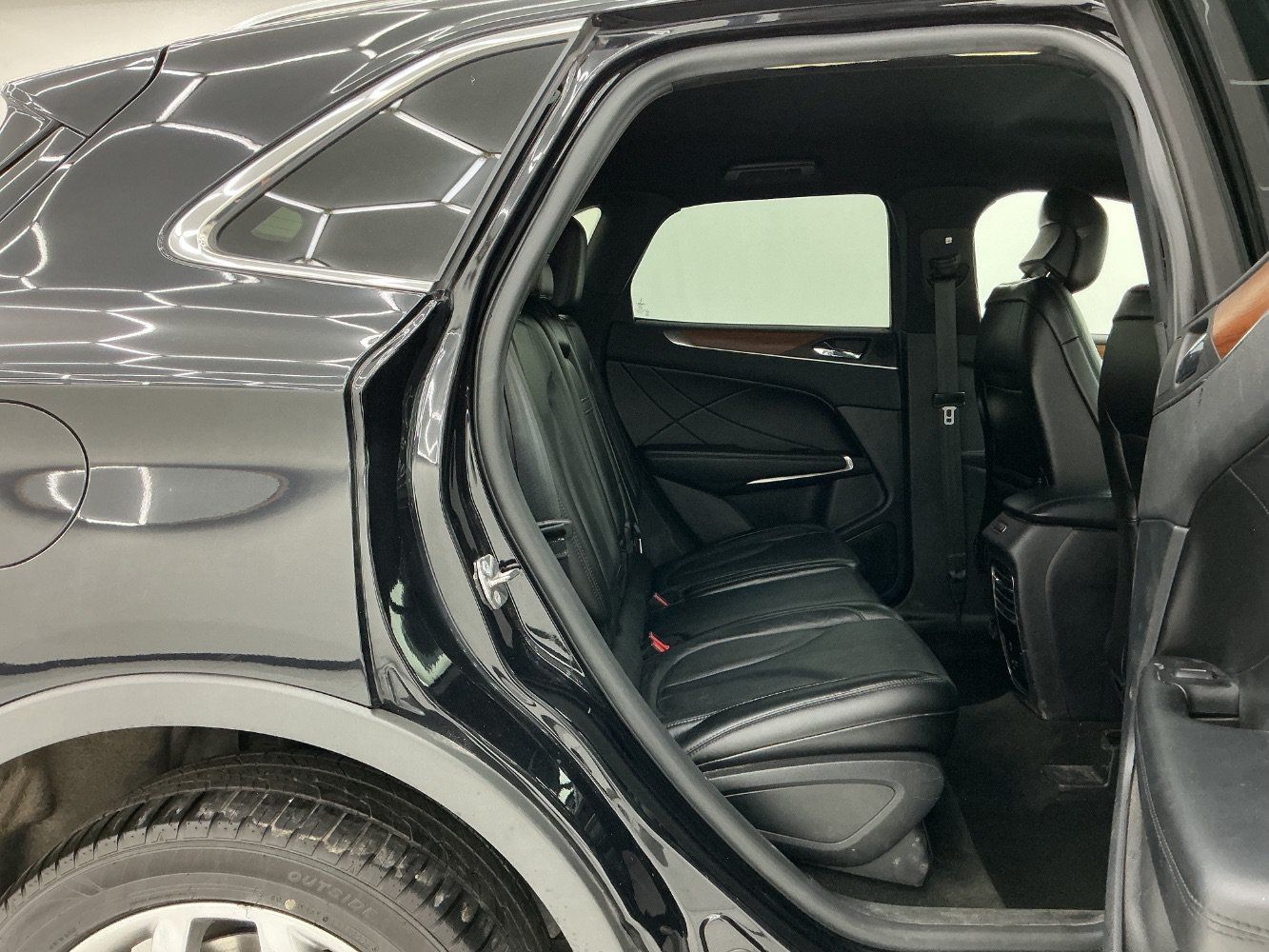 Used 2019 Lincoln MKC Select w/ Select Plus Package AWD/4WD image 21