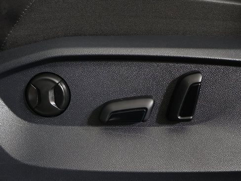 Used 2022 Volkswagen Tiguan SE image 31