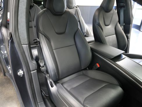 Used 2023 Tesla Model X Plaid image 41