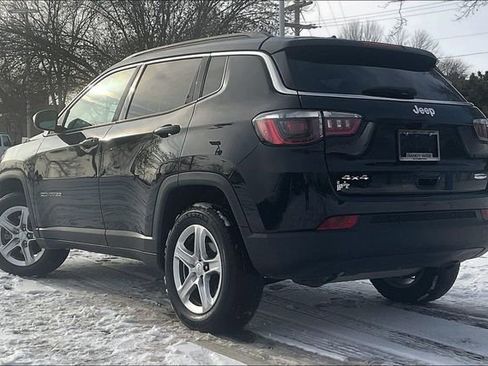 Used 2024 Jeep Compass Latitude image 12